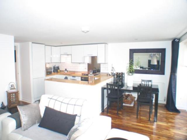  Image of 2 bedroom Flat to rent in Lochburn Gardens Glasgow G20 at Lambhill Glasgow Glasgow, G20 0SL