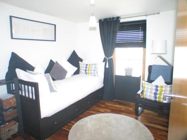  Image of 2 bedroom Flat to rent in Lochburn Gardens Glasgow G20 at Lambhill Glasgow Glasgow, G20 0SL