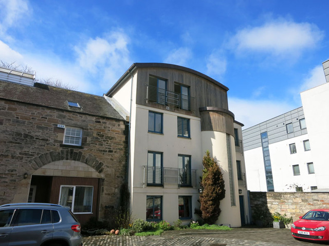  Image of 3 bedroom Flat to rent in Lochend Close Edinburgh EH8 at Canongate Edinburgh Edinburgh, EH8 8BL