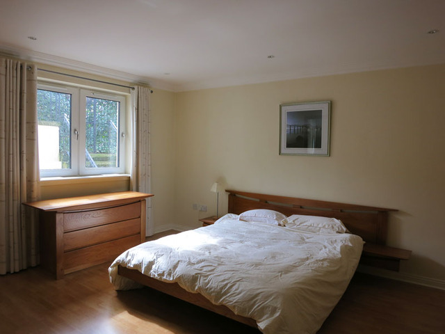  Image of 3 bedroom Flat to rent in Lochend Close Edinburgh EH8 at Canongate Edinburgh Edinburgh, EH8 8BL