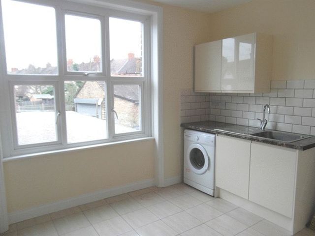  Image of 2 bedroom Flat to rent in London Road Thornton Heath CR7 at London Road  Thornton Heath, CR7 7PB