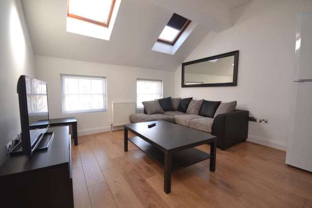  Image of 1 bedroom Apartment to rent in London Street Reading RG1 at London Street  Reading, RG1 4QA