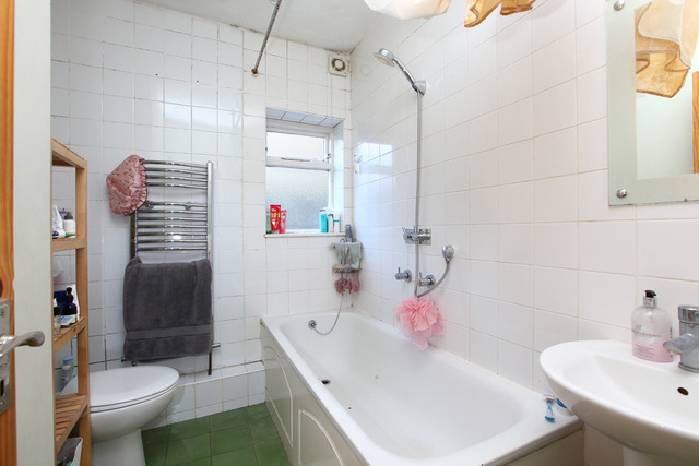  Image of 2 bedroom Apartment for sale in Strathleven Road London SW2 at Strathleven Road  Brixton, SW2 5LB