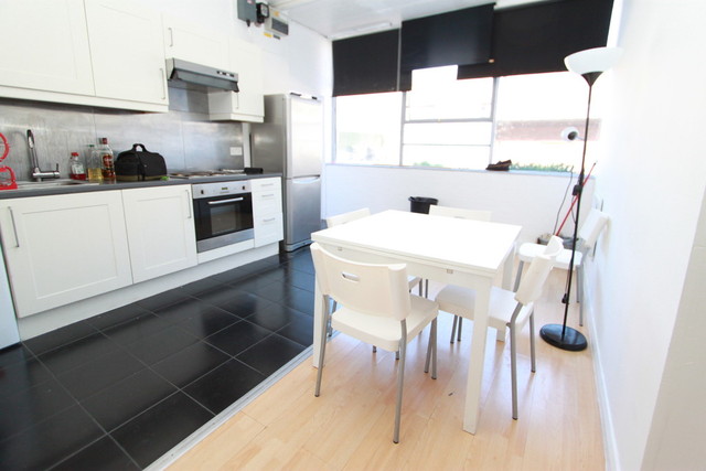  Image of 3 bedroom Apartment to rent in Long Street London E2 at London Haggerston, E2 8HN