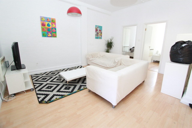  Image of 3 bedroom Apartment to rent in Long Street London E2 at London Haggerston, E2 8HN