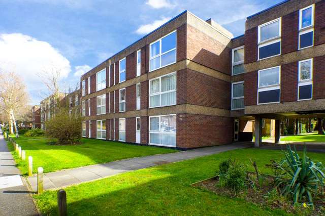  Image of 2 bedroom Flat for sale in Longlands Road Sidcup DA15 at Longlands Road  Sidcup, DA15 7LY