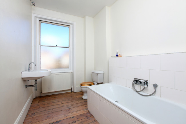  Image of 2 bedroom Apartment for sale in Loughborough Road London SW9 at Loughborough Road  Stockwell, SW9 7SB