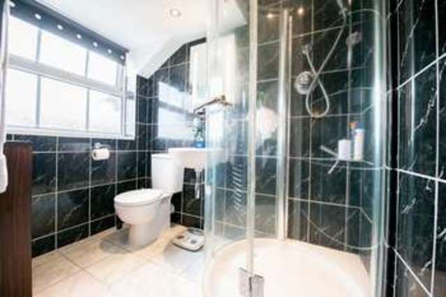  Image of 5 bedroom Detached house for sale in Lowbrook Close Aylesbury HP21 at Lowbrook Close  Aylesbury, HP21 9XW