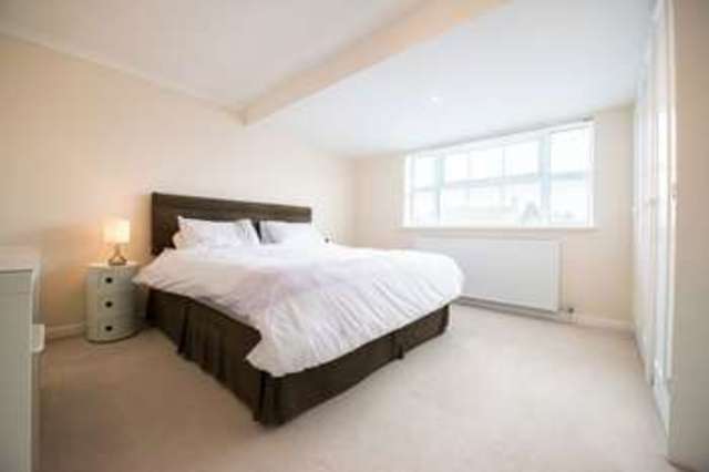  Image of 5 bedroom Detached house for sale in Lowbrook Close Aylesbury HP21 at Lowbrook Close  Aylesbury, HP21 9XW