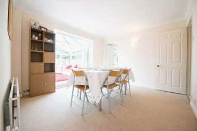  Image of 5 bedroom Detached house for sale in Lowbrook Close Aylesbury HP21 at Lowbrook Close  Aylesbury, HP21 9XW