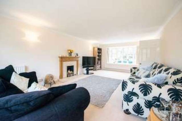  Image of 5 bedroom Detached house for sale in Lowbrook Close Aylesbury HP21 at Lowbrook Close  Aylesbury, HP21 9XW
