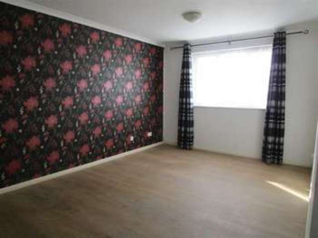  Image of 1 bedroom Property for sale in Lowestoft Drive Slough SL1 at Lowestoft Drive Cippenham Cippenham, SL1 6PD