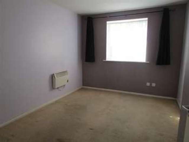  Image of 1 bedroom Property for sale in Lowestoft Drive Slough SL1 at Lowestoft Drive Cippenham Cippenham, SL1 6PD