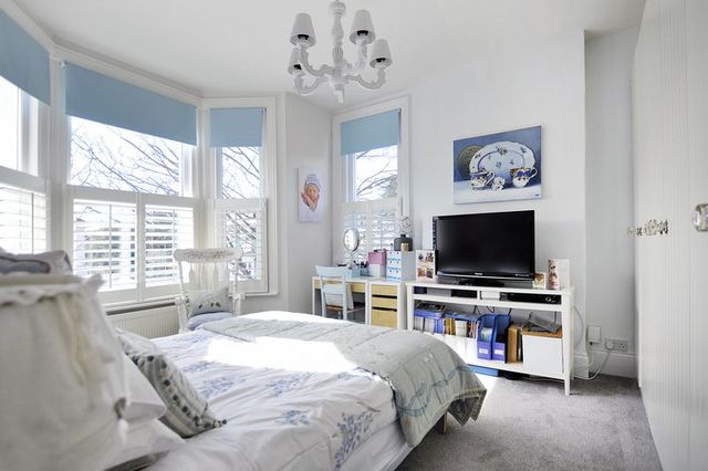  Image of 4 bedroom Semi-Detached house for sale in Lyndhurst Road Broadwater Worthing BN11 at Lyndhurst Road  Worthing, BN11 2DE