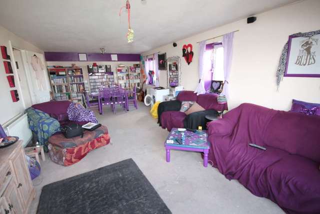  Image of 2 bedroom Flat for sale in Macarthur Close Erith DA8 at Macarthur Close  Erith, DA8 1BL