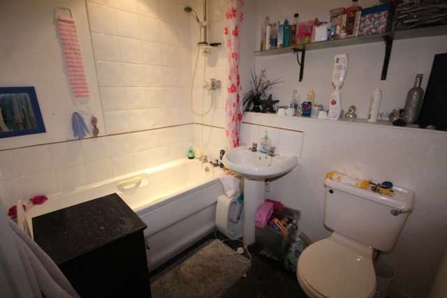  Image of 2 bedroom Flat for sale in Macarthur Close Erith DA8 at Macarthur Close  Erith, DA8 1BL