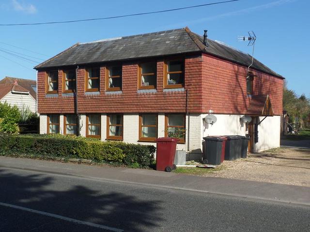  Image of 2 bedroom Flat to rent in Main Road Southbourne Emsworth PO10 at 129 Main Road Southbourne Emsworth, PO10 8EY