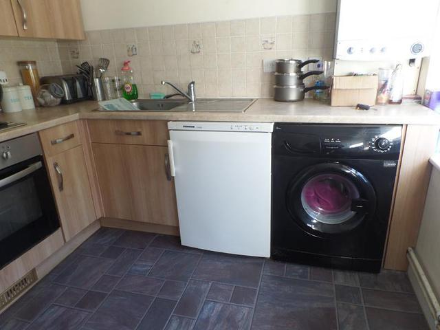  Image of 2 bedroom Flat to rent in Main Road Southbourne Emsworth PO10 at 129 Main Road Southbourne Emsworth, PO10 8EY
