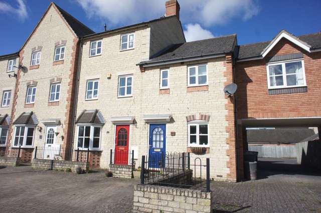  Image of 3 bedroom Terraced house to rent in Mallards Way Bicester OX26 at Mallards Way  Bicester, OX26 6UA