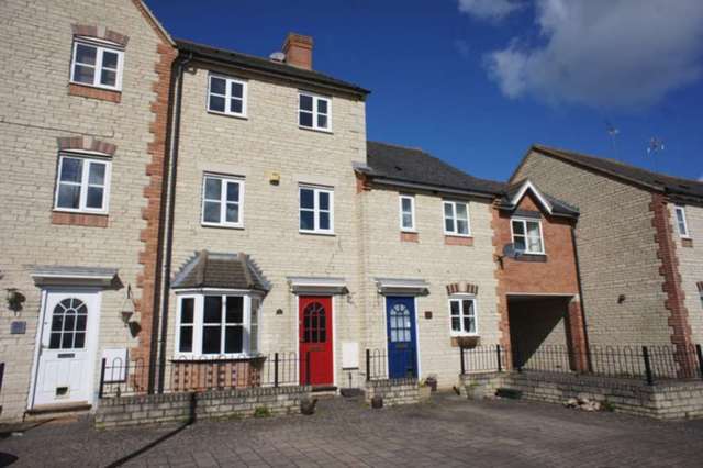  Image of 3 bedroom Terraced house to rent in Mallards Way Bicester OX26 at Mallards Way  Bicester, OX26 6UA