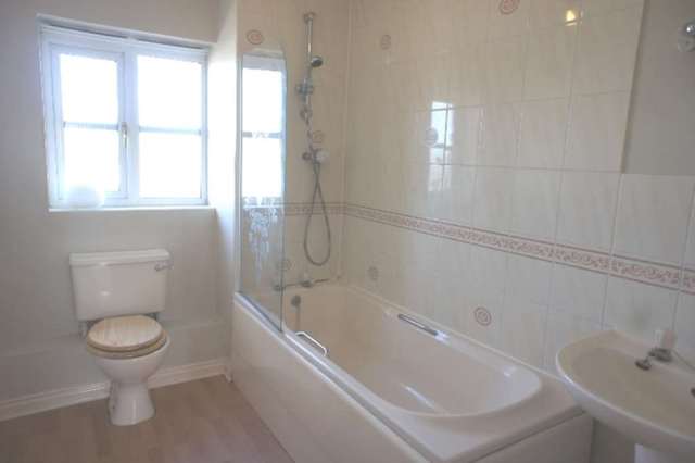  Image of 3 bedroom Terraced house to rent in Mallards Way Bicester OX26 at Mallards Way  Bicester, OX26 6UA