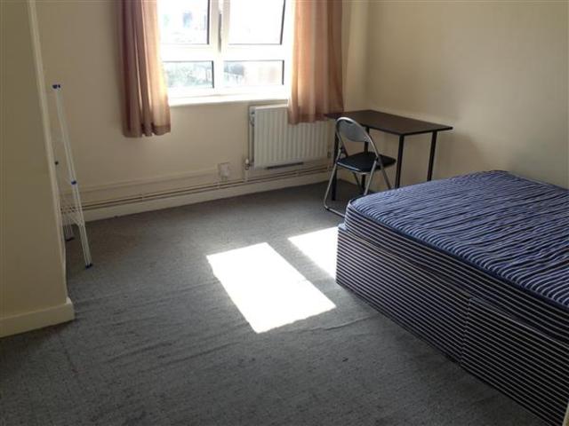  Image of 3 bedroom Apartment to rent in Idonia Street London SE8 at Deptford High Street, SE8 4LS