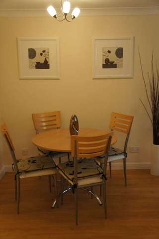 Image of 2 bedroom Apartment to rent in Chapel Road Redhill RH1 at Maple House, Chapel Road  Redhill, RH1 1LA