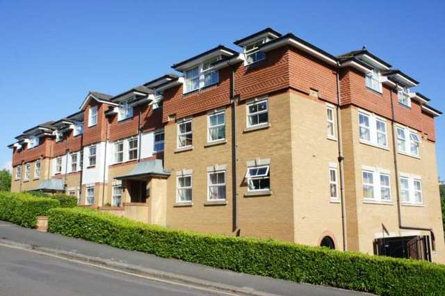  Image of 2 bedroom Apartment to rent in Chapel Road Redhill RH1 at Maple House, Chapel Road  Redhill, RH1 1LA
