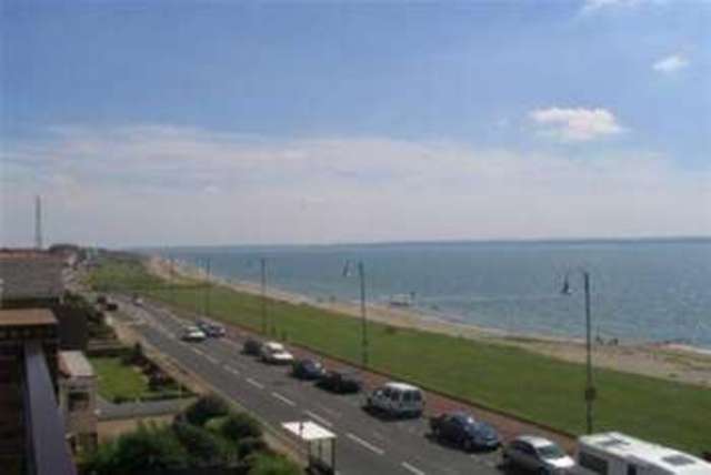  Image of 2 bedroom Flat to rent in Marine Parade West Lee-on-the-Solent PO13 at Lee-on-the-Solent, PO13 9ED