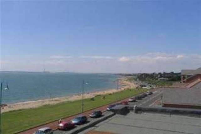  Image of 2 bedroom Flat to rent in Marine Parade West Lee-on-the-Solent PO13 at Lee-on-the-Solent, PO13 9ED