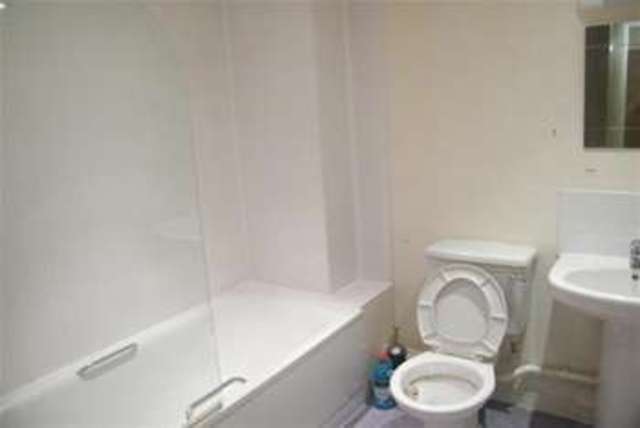  Image of 2 bedroom Flat to rent in Marsden Road Bolton BL1 at Bolton, BL1 2JX