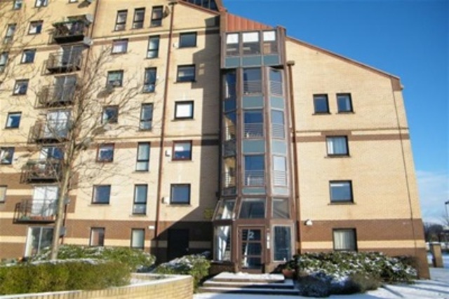  Image of 2 bedroom Flat to rent in Mavisbank Gardens Govan Glasgow G51 at Kinning Park Glasgow Glasgow, G51 1HG