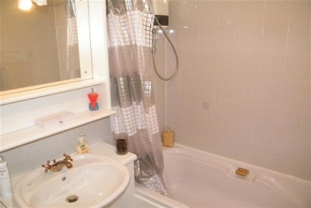  Image of 2 bedroom Flat to rent in Mavisbank Gardens Govan Glasgow G51 at Kinning Park Glasgow Glasgow, G51 1HG