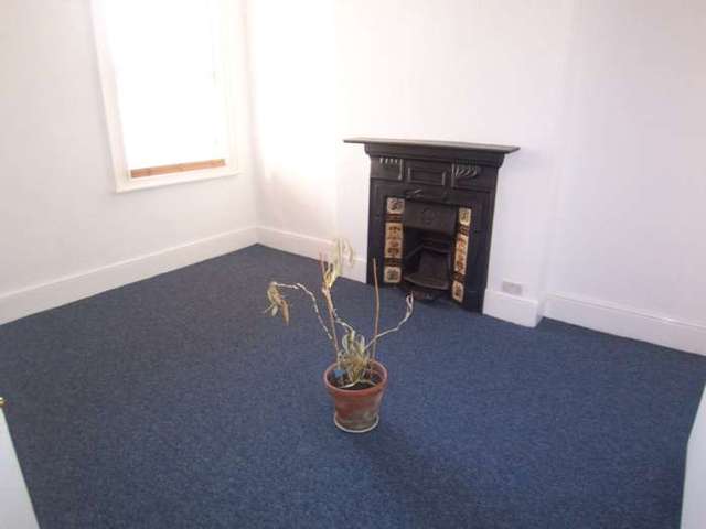  Image of 3 bedroom Flat to rent in Meteor Road Westcliff-on-Sea SS0 at Meteor Road  Westcliff On Sea, SS0 8DG