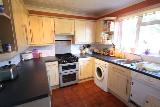  Image of 4 bedroom Semi-Detached house for sale in Midhurst Close Aylesbury HP21 at Midhurst Close Bedgrove Aylesbury, HP21 9TZ