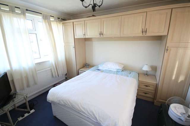  Image of 4 bedroom Semi-Detached house for sale in Midhurst Close Aylesbury HP21 at Midhurst Close Bedgrove Aylesbury, HP21 9TZ