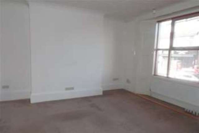  Image of 2 bedroom Flat to rent in Midland Road Bedford MK40 at Bedford, MK40 1QE