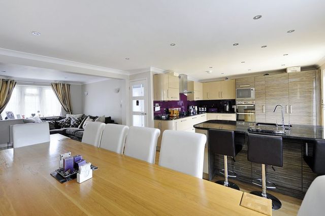  Image of 6 bedroom Detached house for sale in Mill Lane Findon Valley Worthing BN13 at Mill Lane  Worthing, BN13 3DH