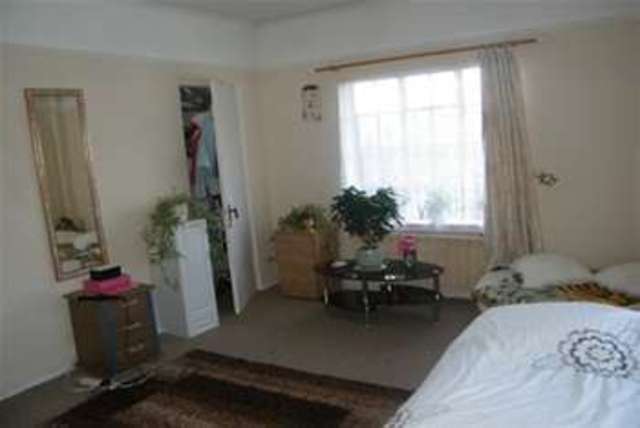  Image of 2 bedroom Flat to rent in Elmfield West Block Millbrook Road East Southampton SO15 at Southampton, SO15 1JA