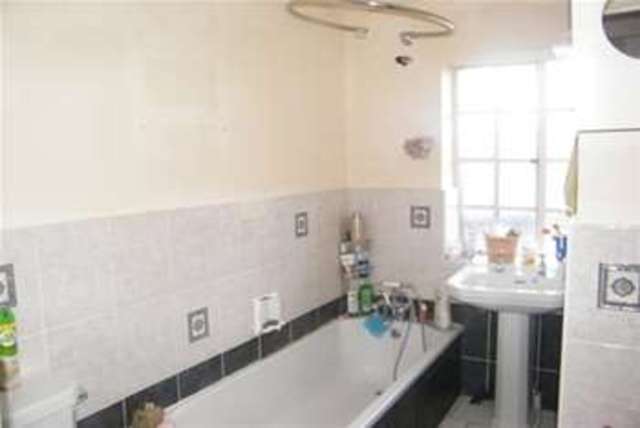  Image of 2 bedroom Flat to rent in Elmfield West Block Millbrook Road East Southampton SO15 at Southampton, SO15 1JA