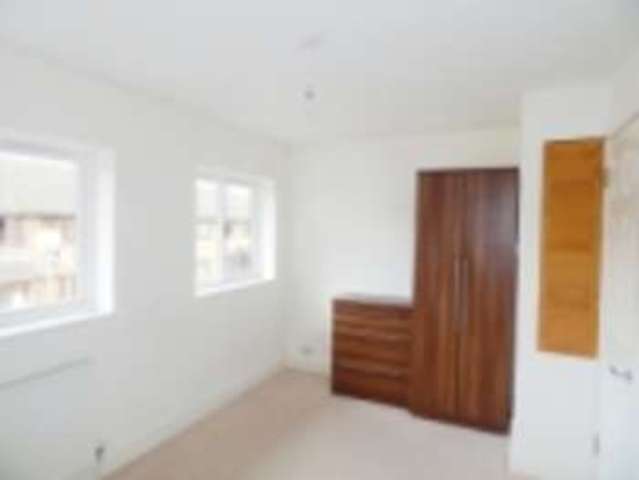  Image of 3 bedroom Terraced house to rent in Mills Grove London E14 at Mills Grove  Greater London, E14 0RH