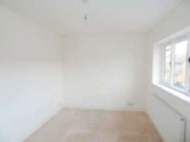  Image of 3 bedroom Terraced house to rent in Mills Grove London E14 at Mills Grove  Greater London, E14 0RH