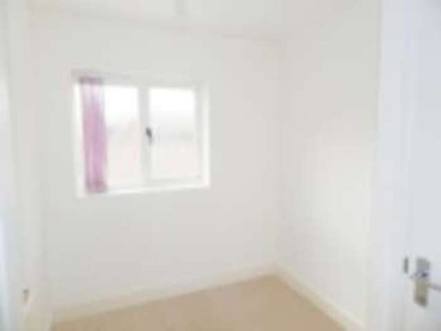  Image of 3 bedroom Terraced house to rent in Mills Grove London E14 at Mills Grove  Greater London, E14 0RH