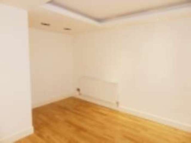  Image of 3 bedroom Terraced house to rent in Mills Grove London E14 at Mills Grove  Greater London, E14 0RH