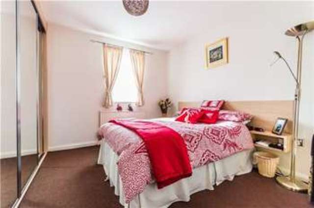  Image of 3 bedroom Terraced house for sale in Minerva Way Cambridge CB4 at Cambridge, CB4 2UA