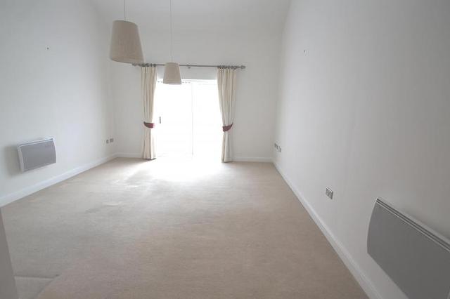  Image of 2 bedroom Flat to rent in Trafalgar Gardens Crawley RH10 at Morgan House Trafalgar Gardens Crawley, RH10 7SU