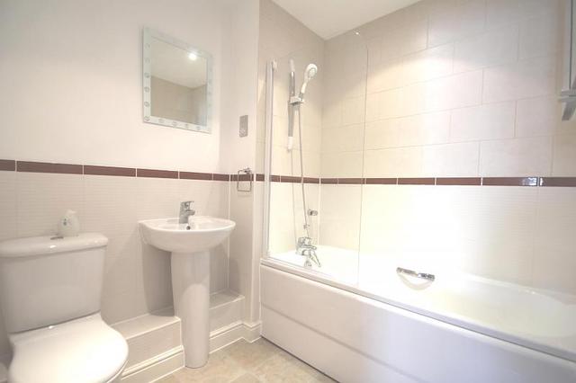  Image of 2 bedroom Flat to rent in Trafalgar Gardens Crawley RH10 at Morgan House Trafalgar Gardens Crawley, RH10 7SU