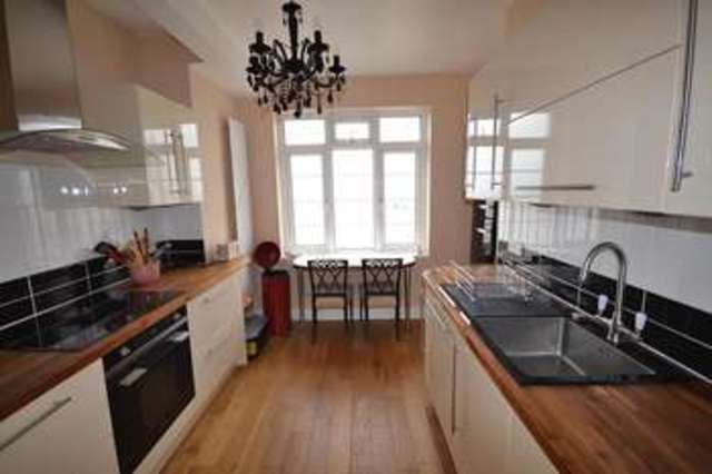  Image of 3 bedroom Flat to rent in Bedford Avenue Bexhill-on-Sea TN40 at Bedford Avenue  Bexhill On Sea, TN40 1NQ