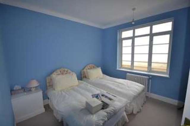  Image of 3 bedroom Flat to rent in Bedford Avenue Bexhill-on-Sea TN40 at Bedford Avenue  Bexhill On Sea, TN40 1NQ