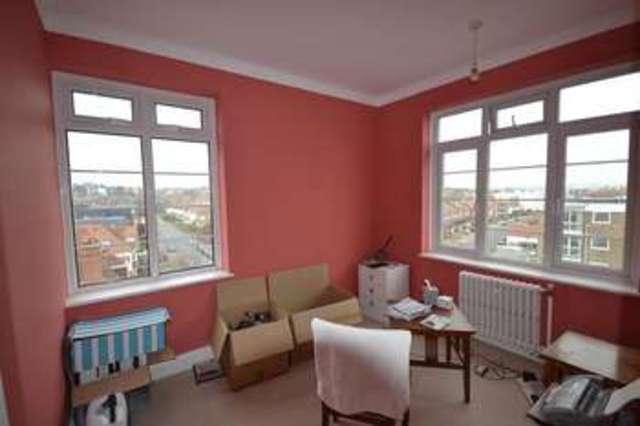  Image of 3 bedroom Flat to rent in Bedford Avenue Bexhill-on-Sea TN40 at Bedford Avenue  Bexhill On Sea, TN40 1NQ